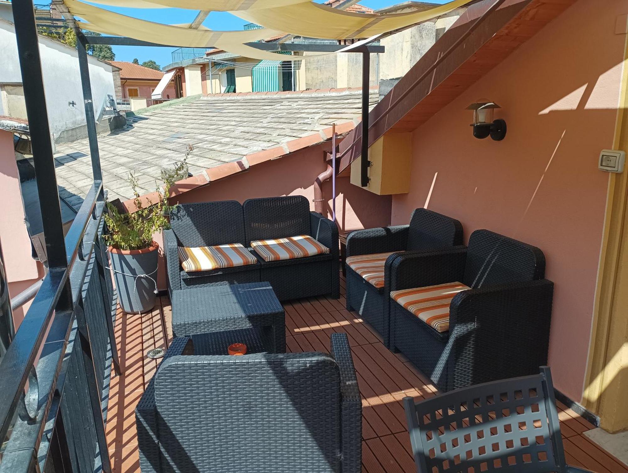 Delizioso Attico Con Ampio Terrazzo E Garage A Due Passi Dal Mare E Dalle Cinqueterre Lt-0485 莱万托 外观 照片
